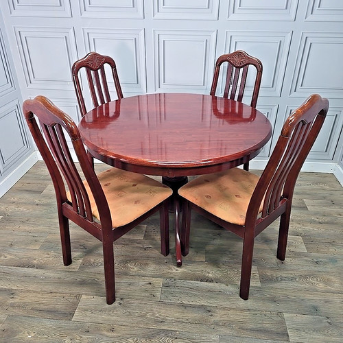 Retro round table chairs - retro,