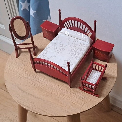 Dolls house scale - 1:12,