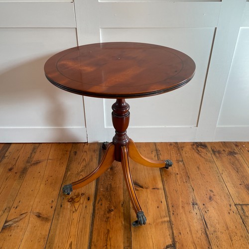Round wooden side table - round,
